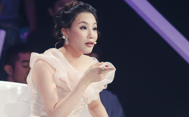 Hồ Quỳnh Hương tức giận chỉ trích đồng nghiệp xem thường khi mang trợ lý ra hát tập với cô-4